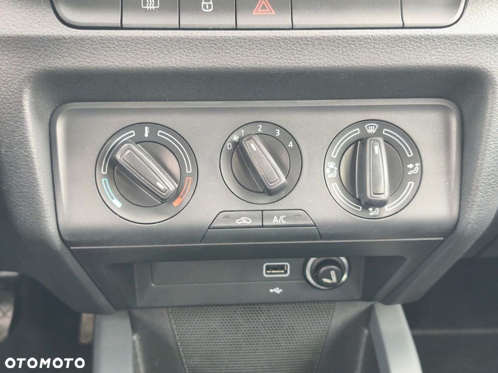 Skoda Fabia 1.0 MPI Active - 29