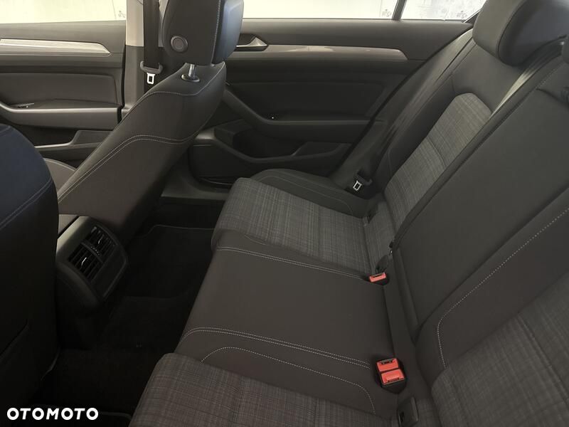 Volkswagen Passat 1.5 TSI EVO Business DSG - 21