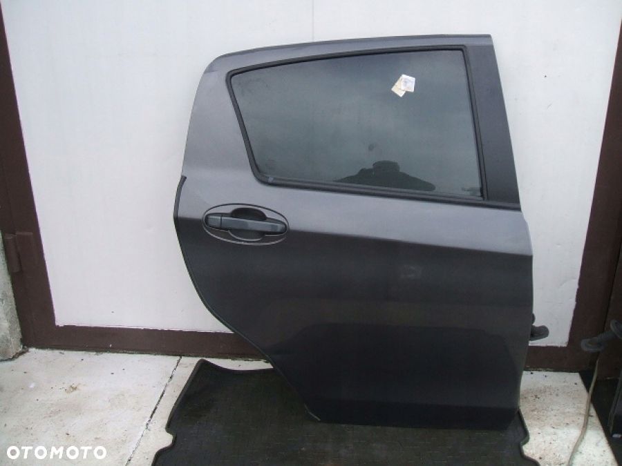 TOYOTA YARIS III DRZWI prawe tył tylne 1G3
