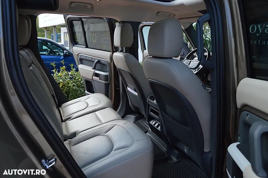 Land Rover Defender - 17