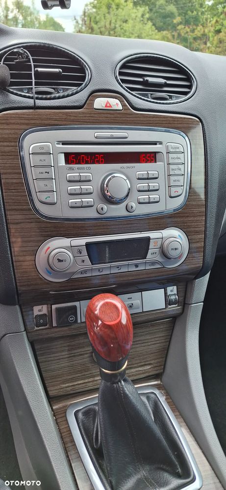 Ford Focus 1.6 Ghia - 12