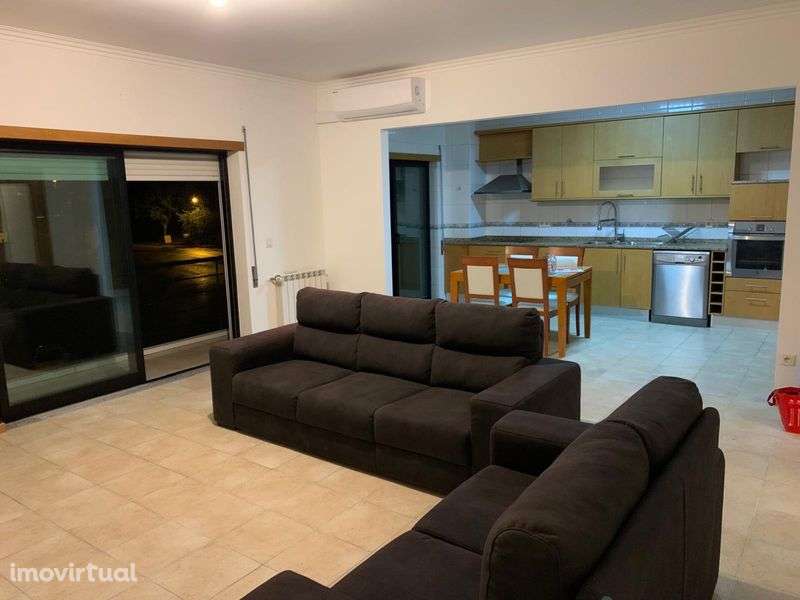 Aluga-se apartamento T3 com garagem - Grande imagem: 3/11