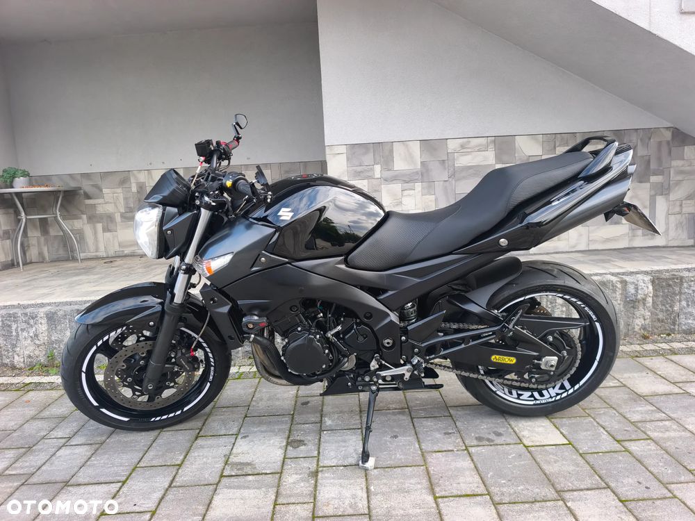 Suzuki GSR - 2