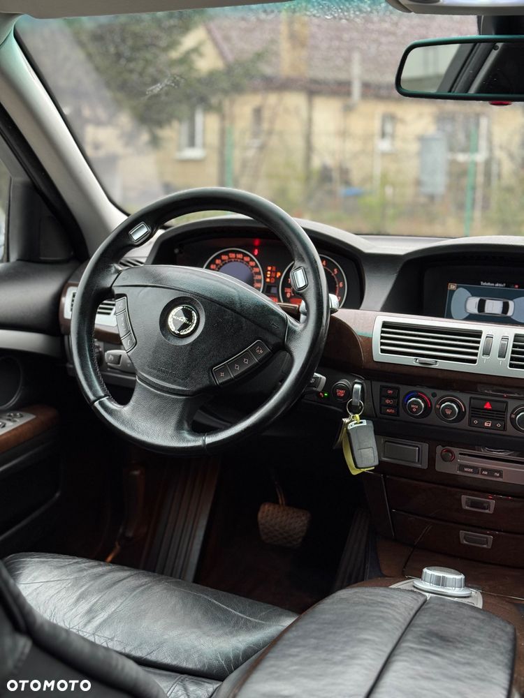 BMW Seria 7 750i L - 27