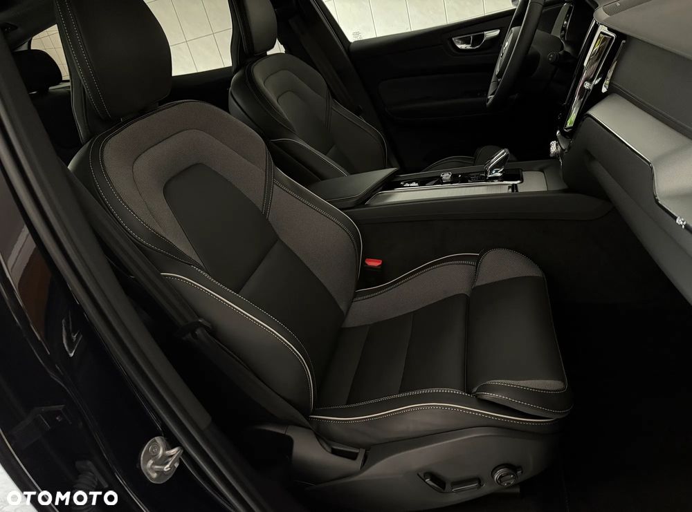 Volvo XC 60 B5 B AWD Plus Dark - 9