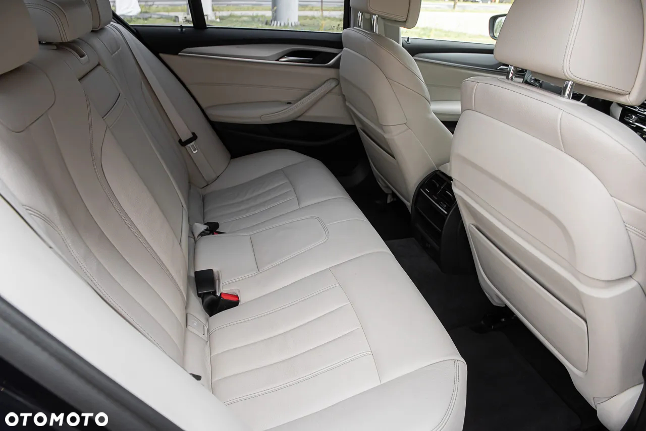 BMW Seria 5 520d xDrive Luxury Line - 38