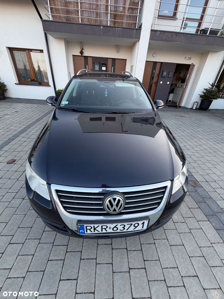 Volkswagen Passat - 1