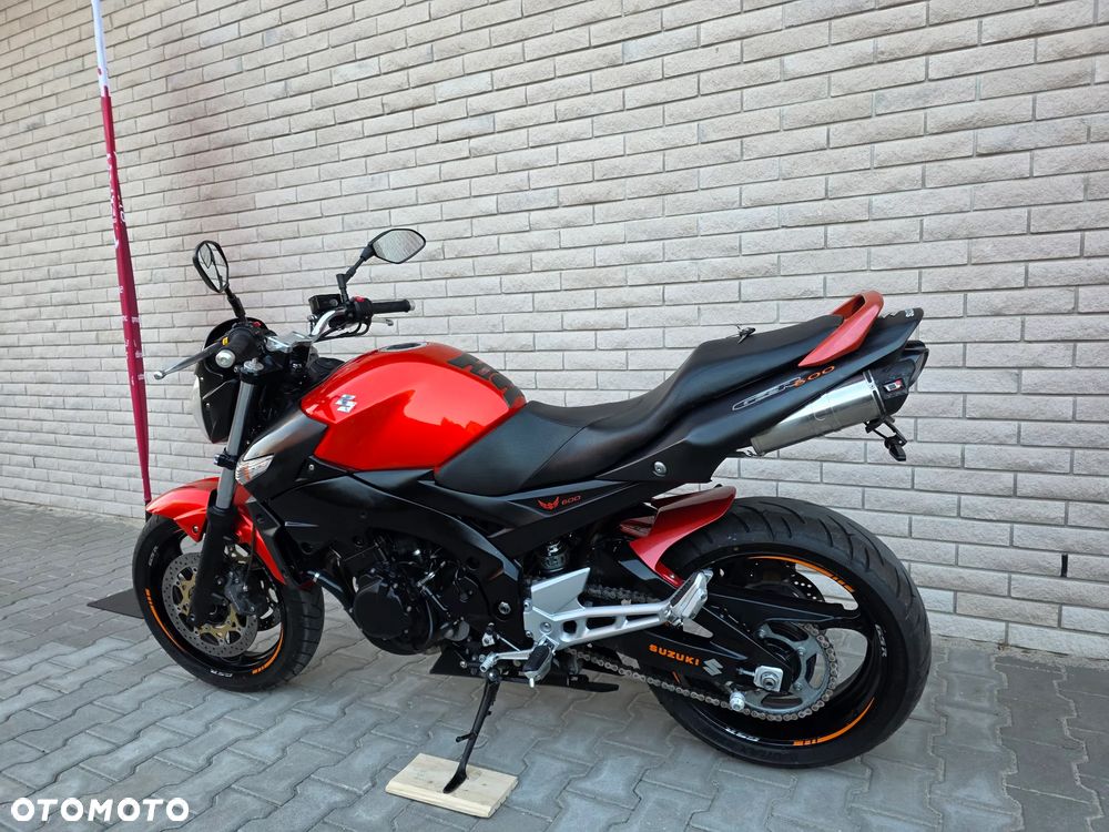 Suzuki GSR - 4