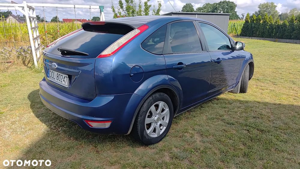 Ford Focus 1.6 Trend + - 5