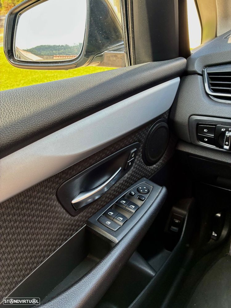 BMW 216 Active Tourer d Line Luxury - 16
