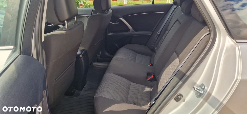 Toyota Avensis 2.2 D-4D Comfort - 14