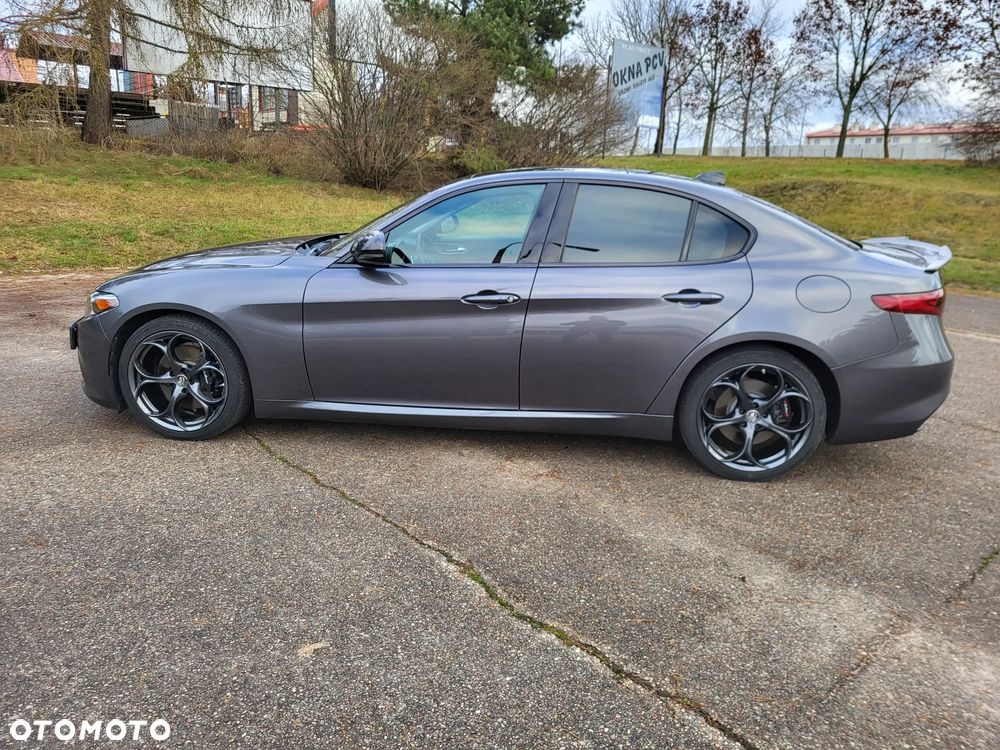 Alfa Romeo Giulia 2.0 Turbo 16V AT8-Q4 Veloce Ti - 22