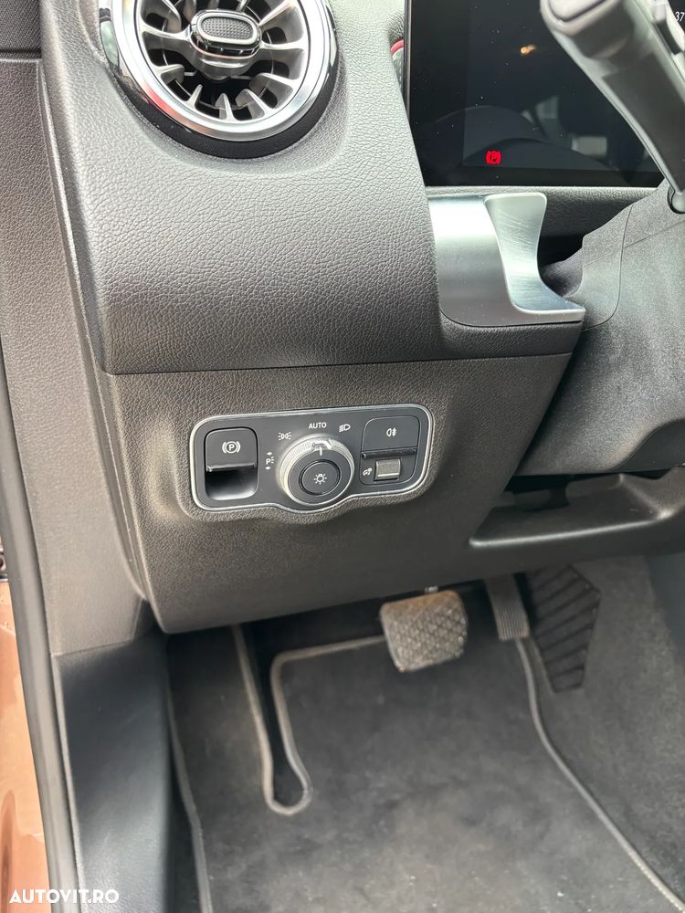 Mercedes-Benz GLB 200 Aut. - 11