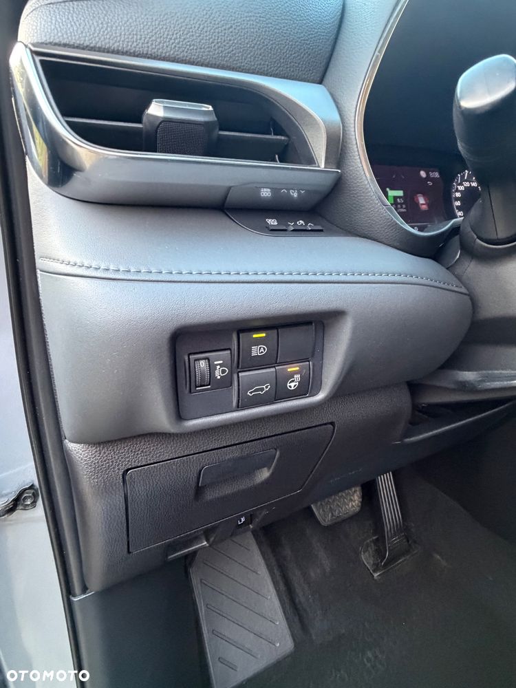 Toyota Highlander 2.5 Hybrid Executive - 29