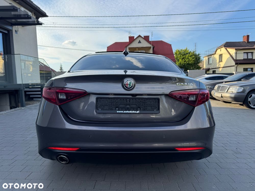 Alfa Romeo Giulia 2.2 AT8 Super - 10