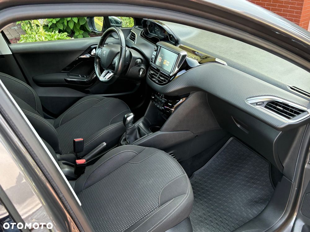 Peugeot 208 1.2 PureTech Allure - 8