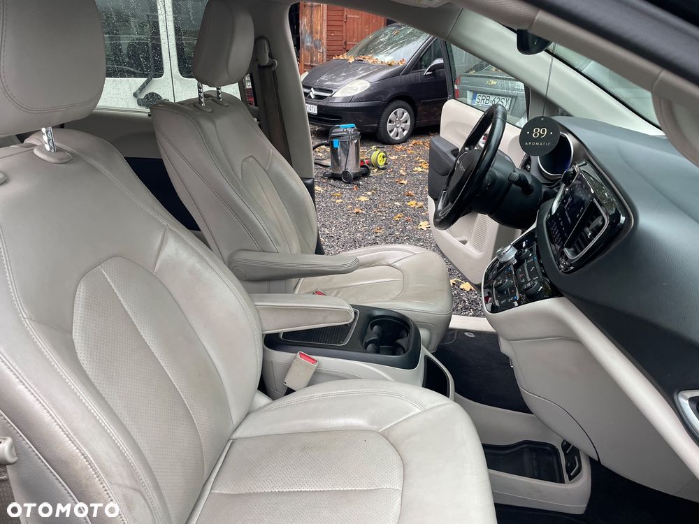 Chrysler Pacifica - 23