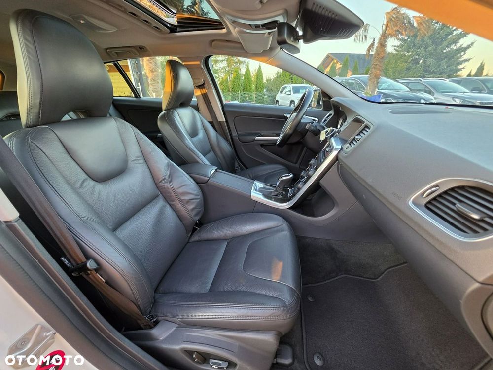 Volvo V60 D6 AWD Plug-in Hybrid Summum - 30