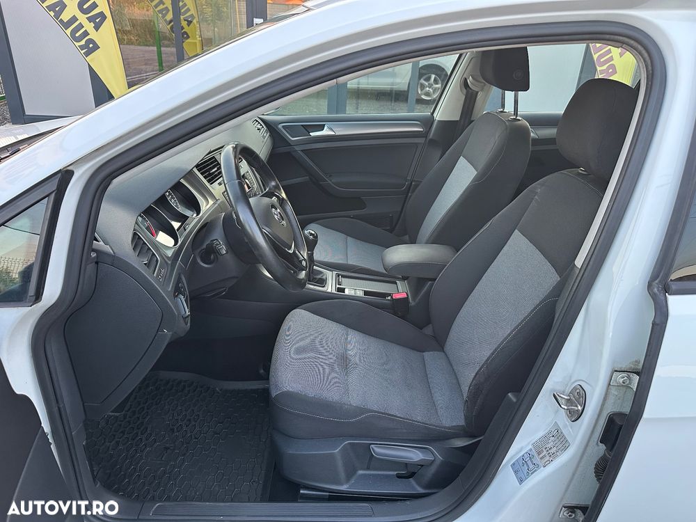 Volkswagen Golf - 11