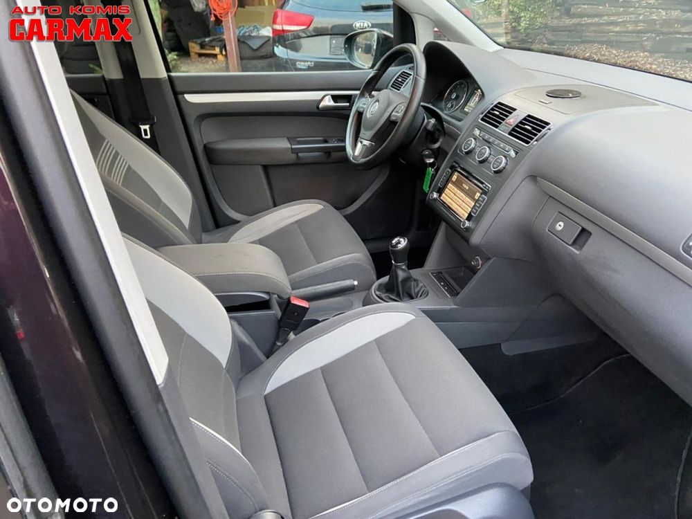 Volkswagen Touran - 22