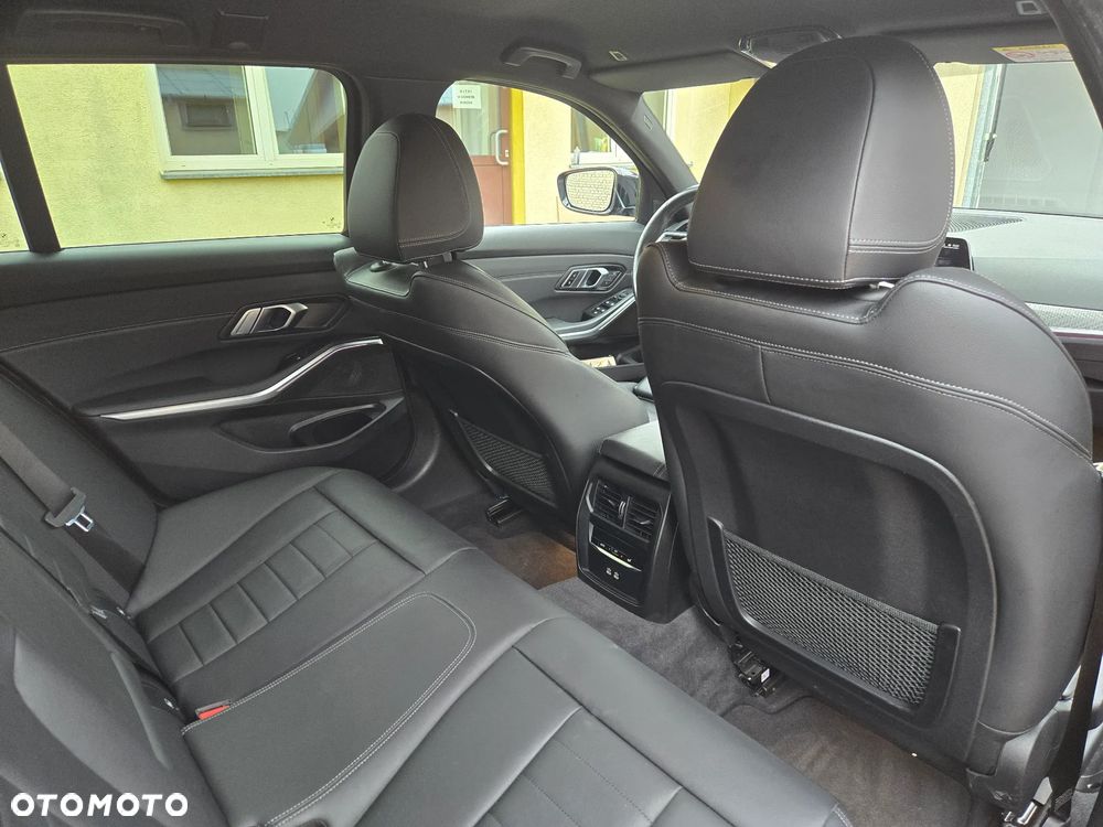 BMW Seria 3 320e xDrive - 13