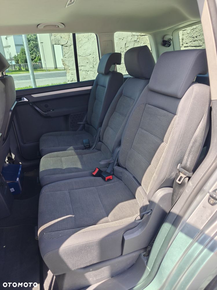 Volkswagen Touran - 17