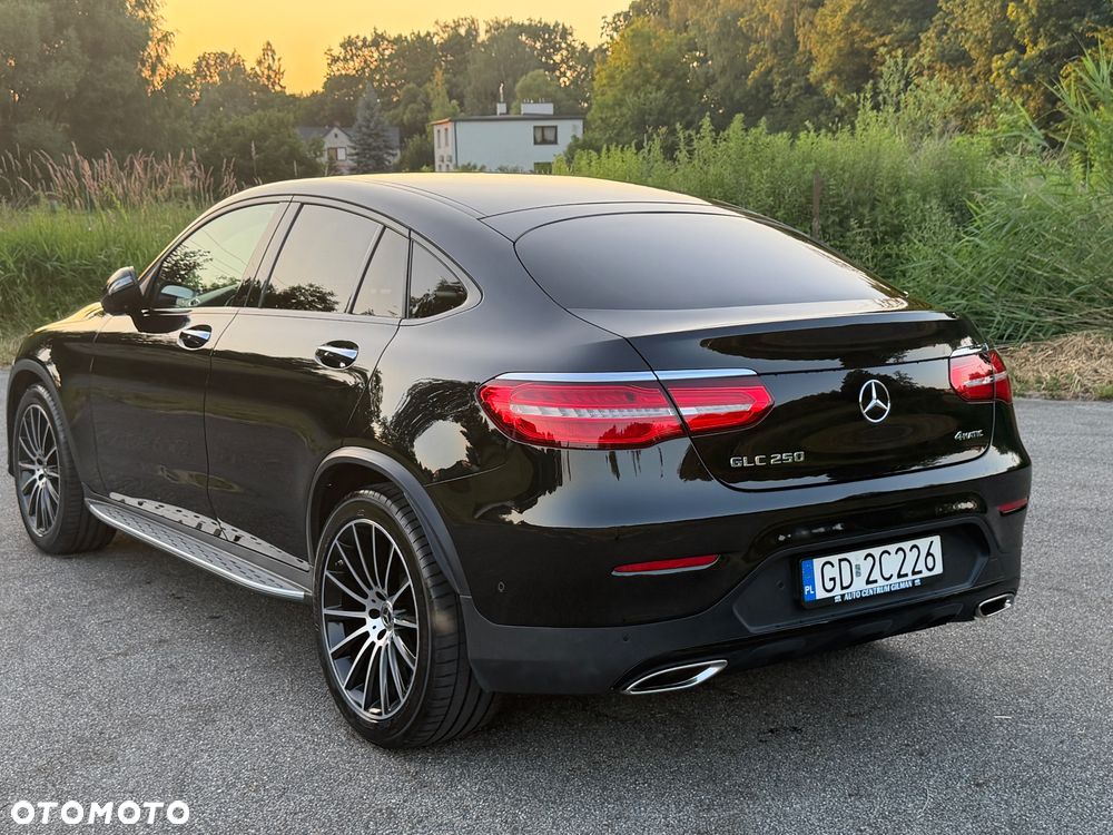 Mercedes-Benz GLC 250 4Matic 9G-TRONIC AMG Line - 19