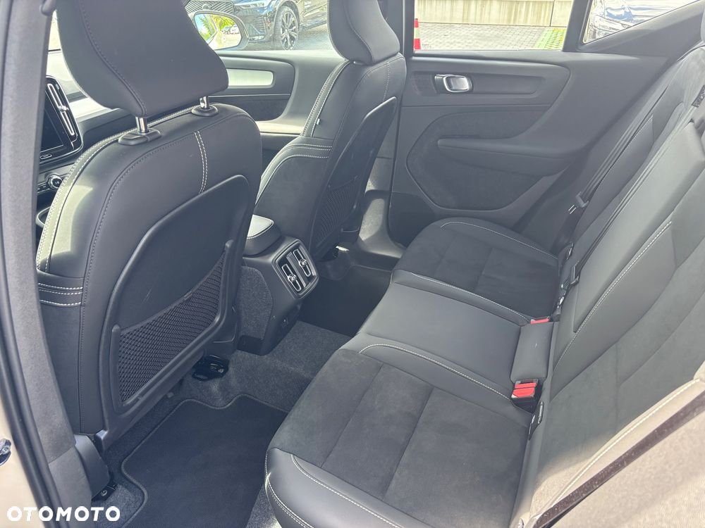 Volvo XC 40 B3 Plus Dark - 11