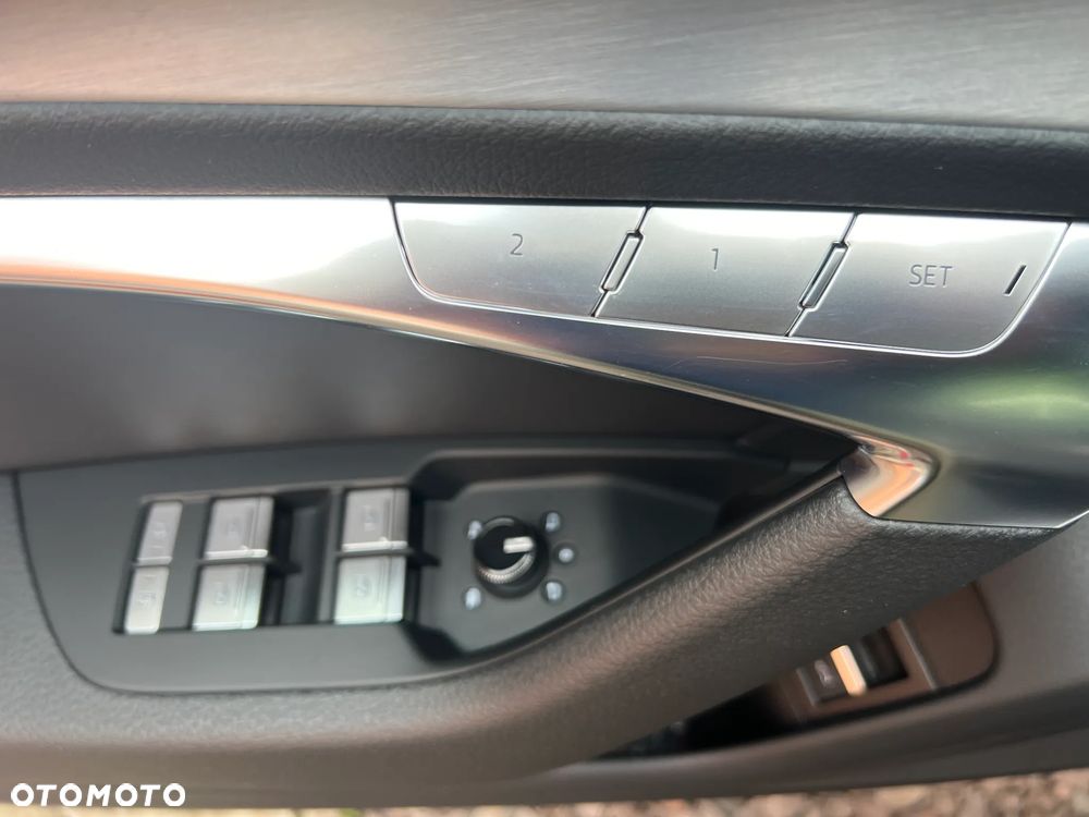 Audi A6 Avant 40 TDI quattro S tronic S line - 32