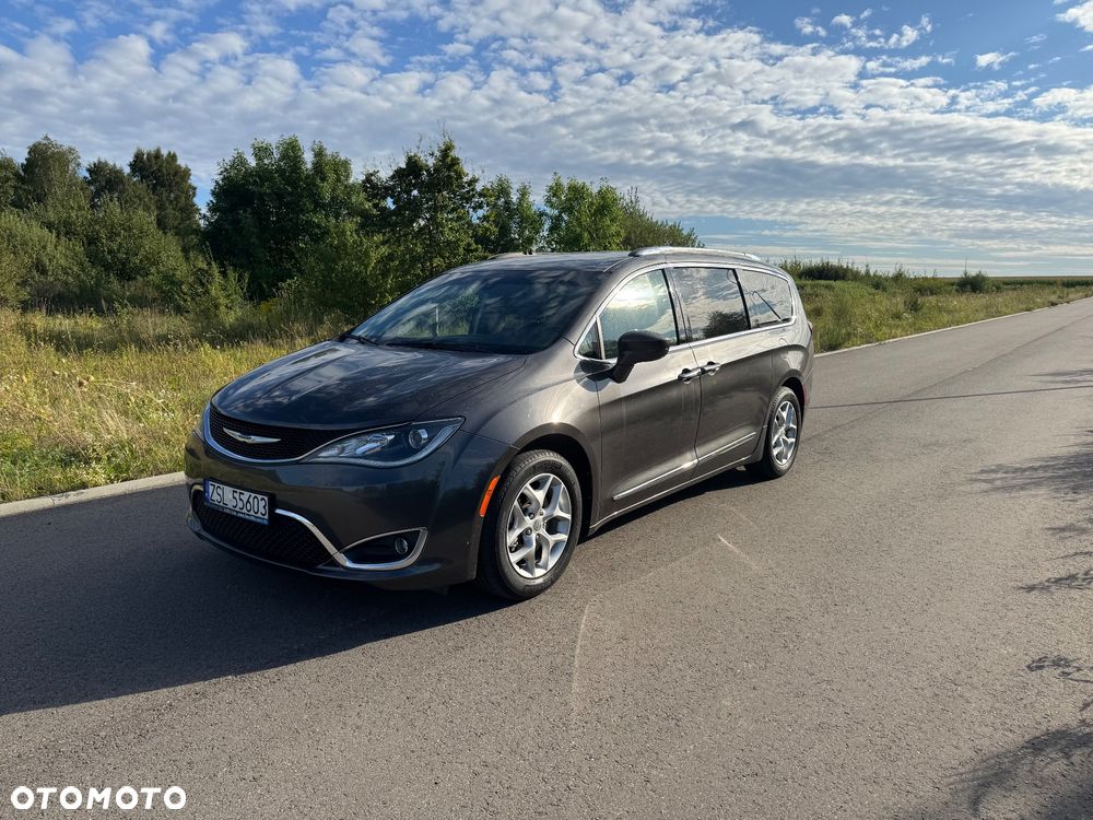 Chrysler Pacifica - 9