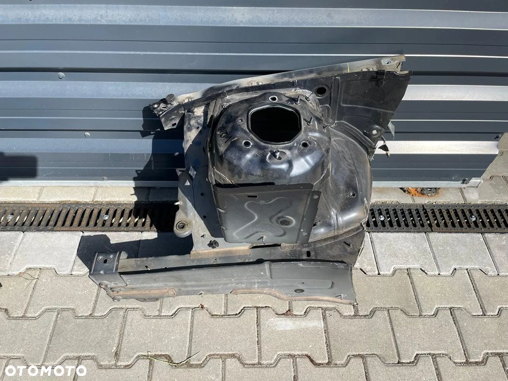 ĆWIARTKA PODŁUŻNICA PRAWA PRZÓD MERCEDES E W212 LIFT