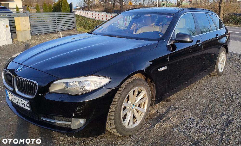 BMW Seria 5 525d xDrive - 10