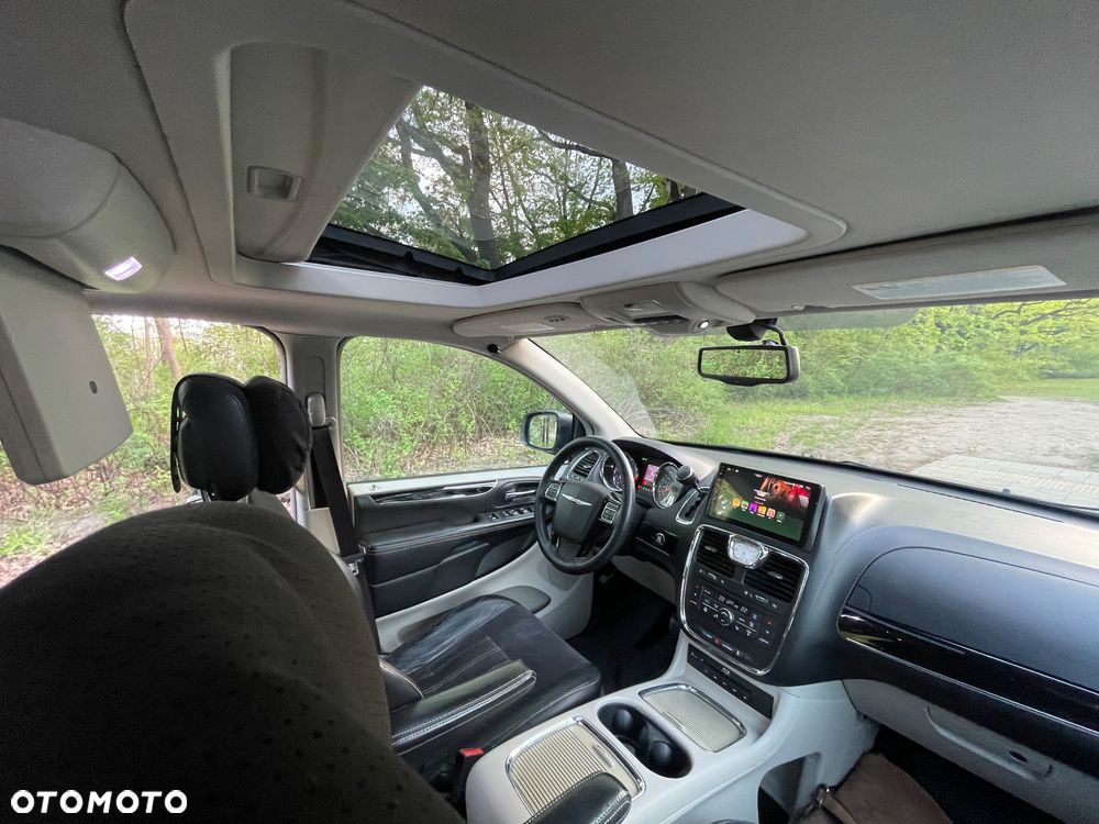 Chrysler Town & Country 3.6 Touring - 27