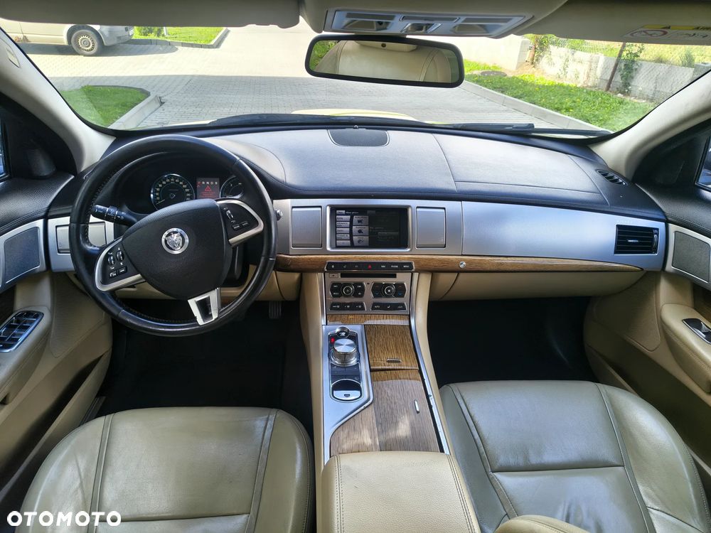 Jaguar XF 3.0 V6 D Luxury - 9