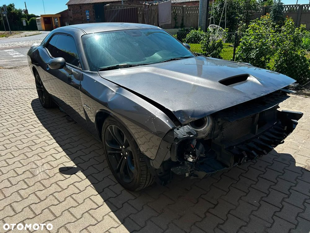Dodge Challenger - 1