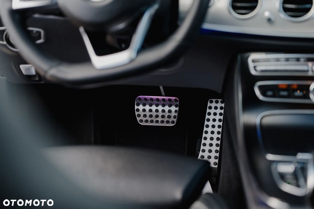 Mercedes-Benz Klasa E 220 d 4-Matic Business Edition 9G-TRONIC - 15