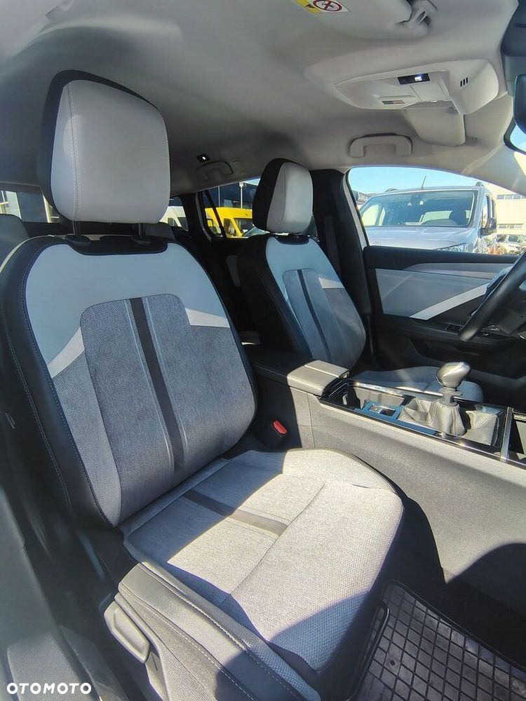 Opel Astra 1.2 Turbo Elegance - 10