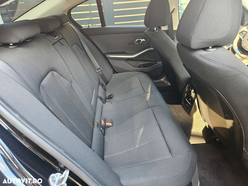 BMW Seria 3 318i AT - 17