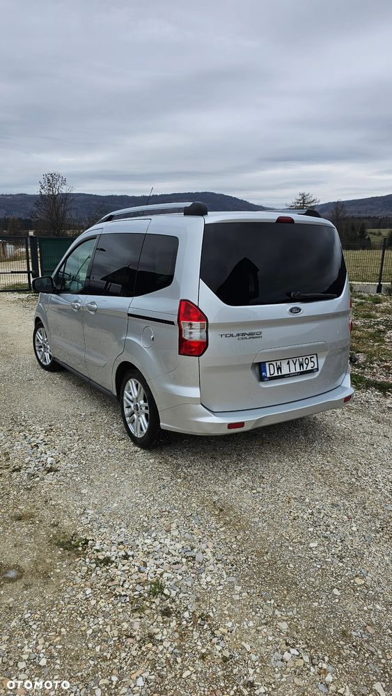 Ford Tourneo Courier - 17