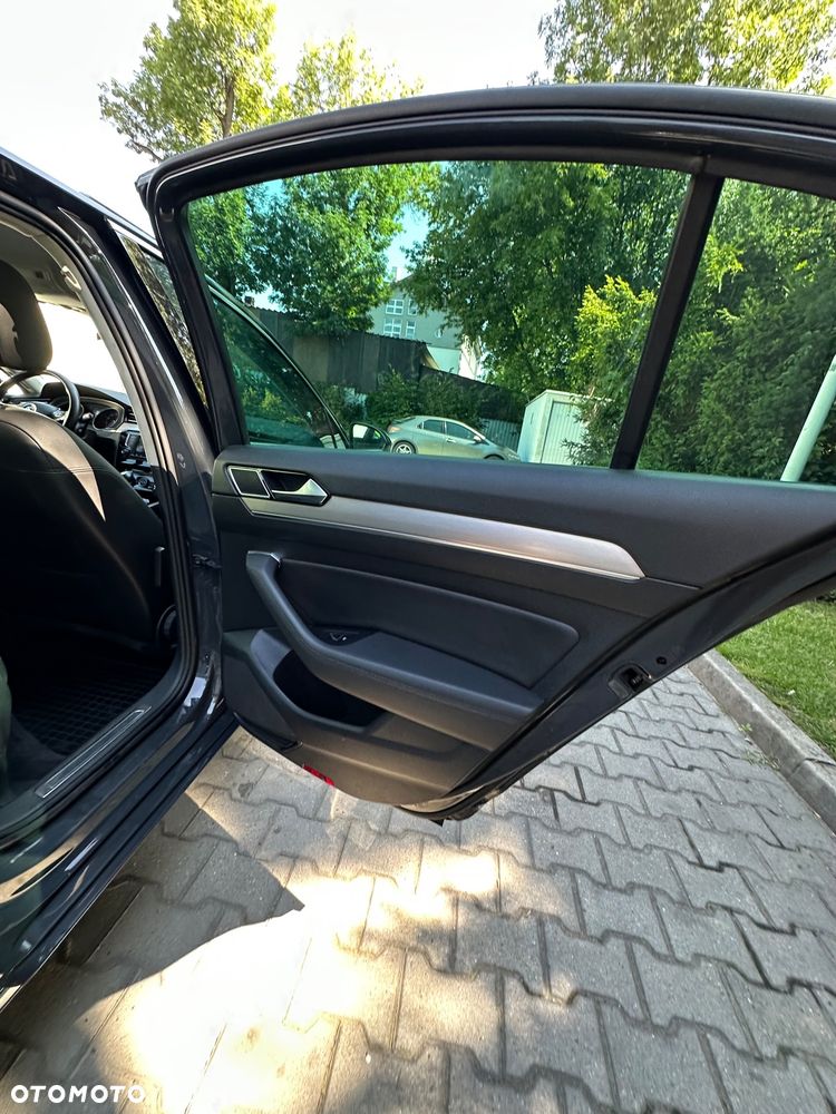 Volkswagen Passat - 18