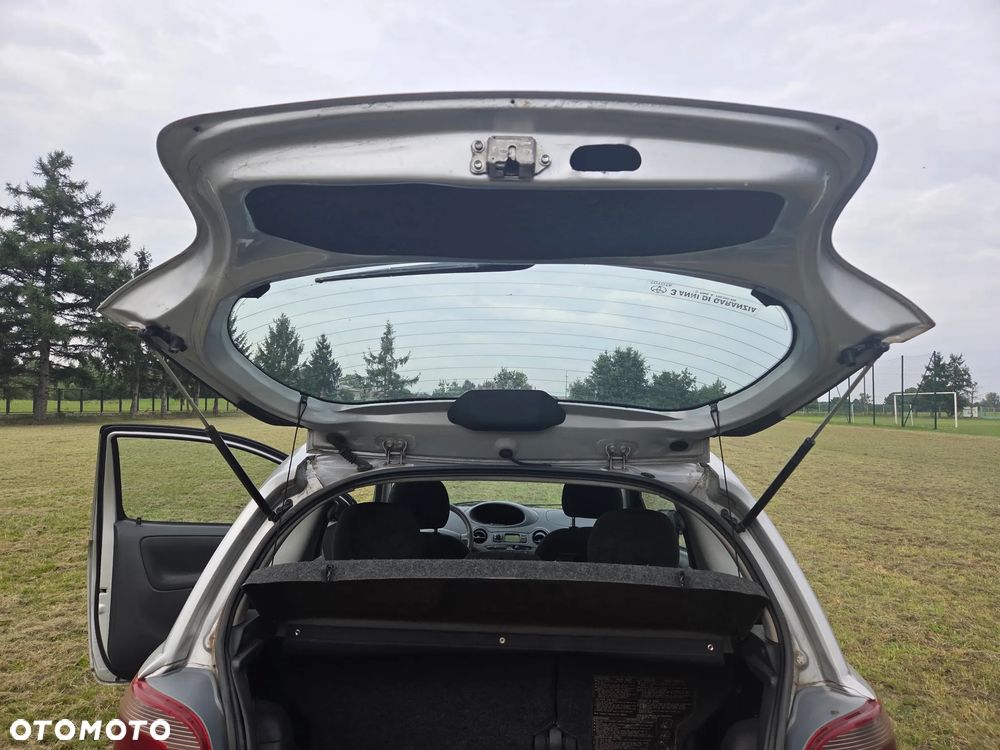 Toyota Yaris 1.0 Base - 14