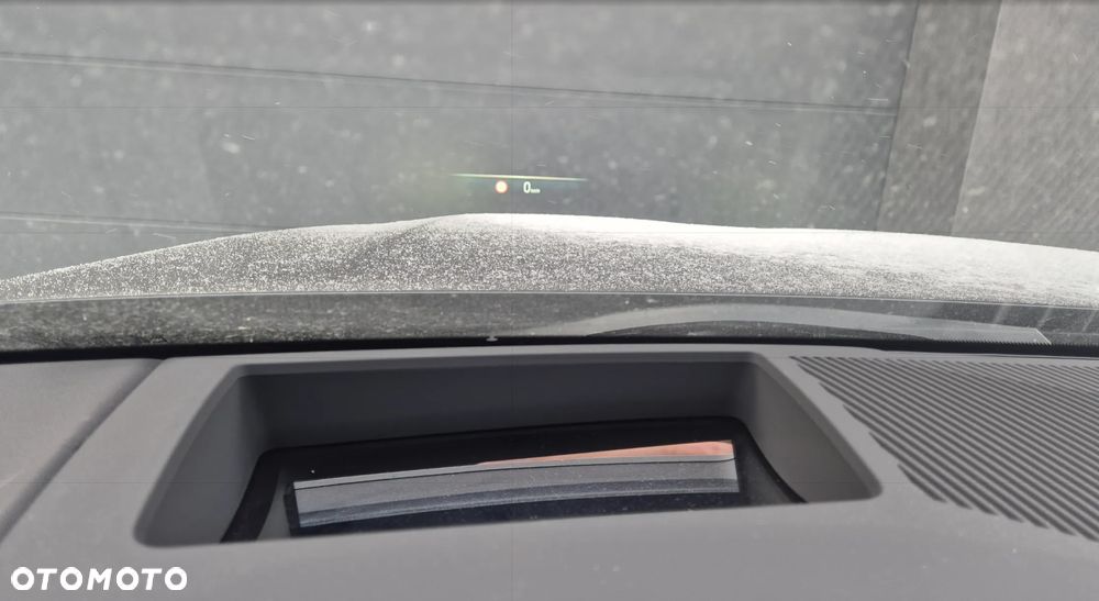 BMW Seria 5 520d xDrive mHEV - 17