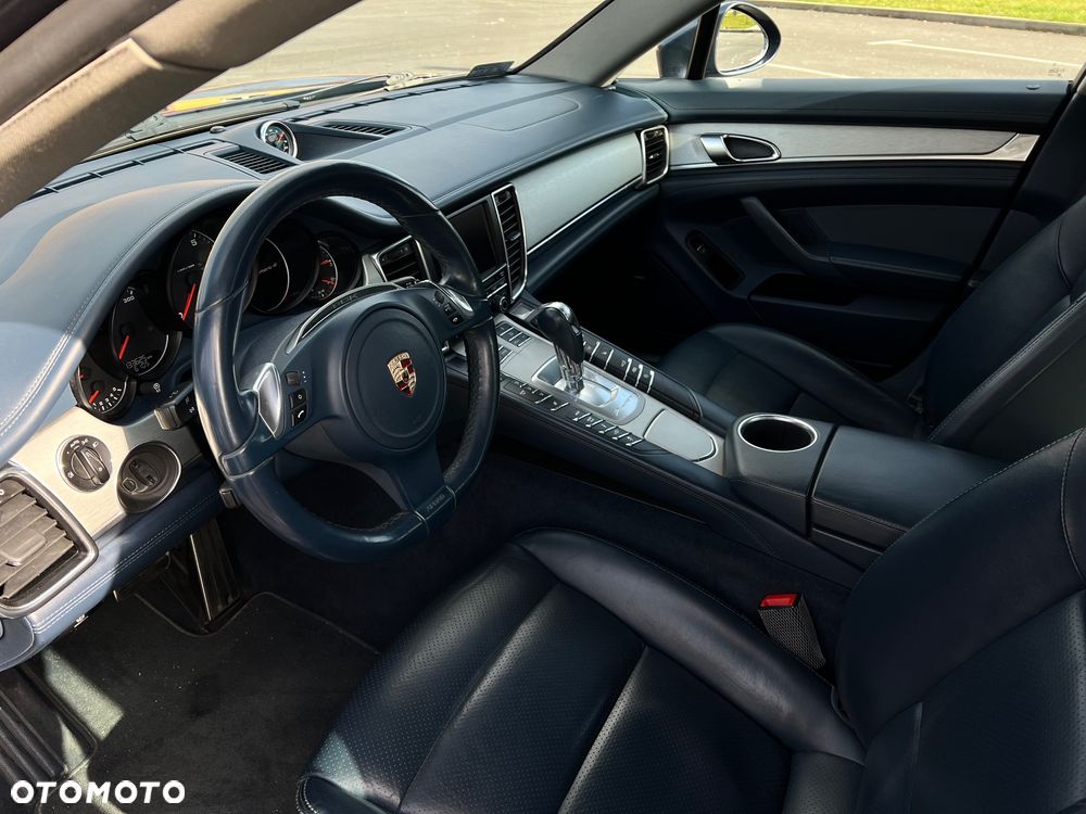 Porsche Panamera 4 - 8