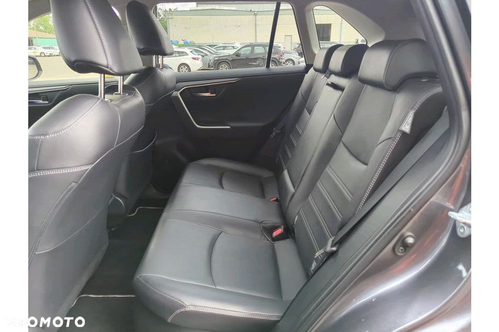 Toyota RAV4 - 6