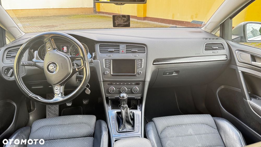 Volkswagen Golf - 8