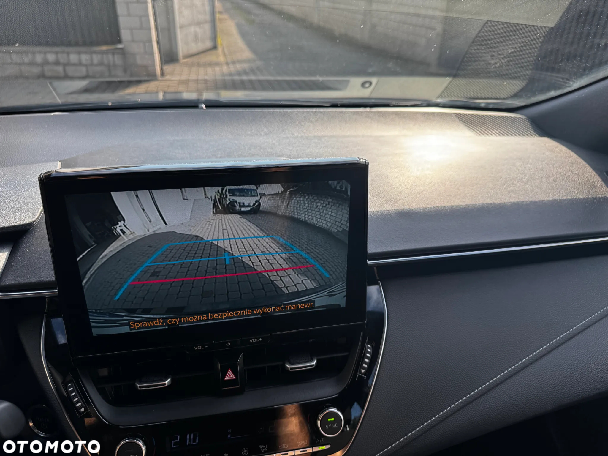 Toyota Corolla 1.8 Hybrid Executive - 27