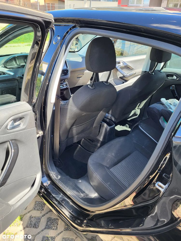 Peugeot 208 - 13