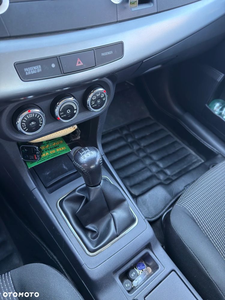 Mitsubishi Lancer 1.8 Invite - 3