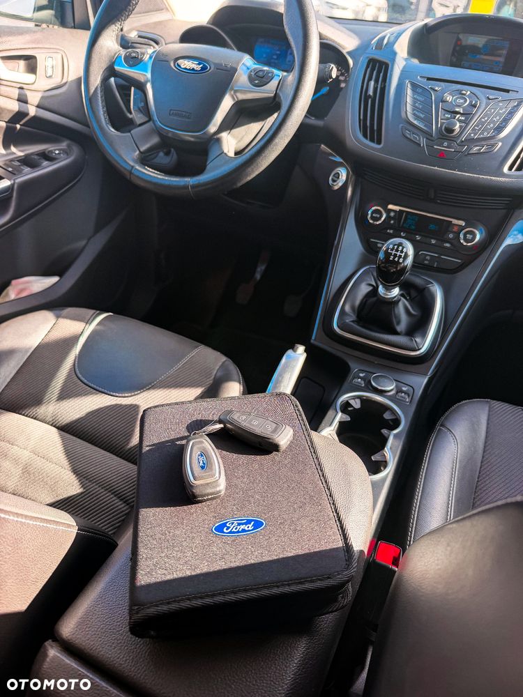 Ford Kuga 1.6 EcoBoost 2x4 Titanium - 37