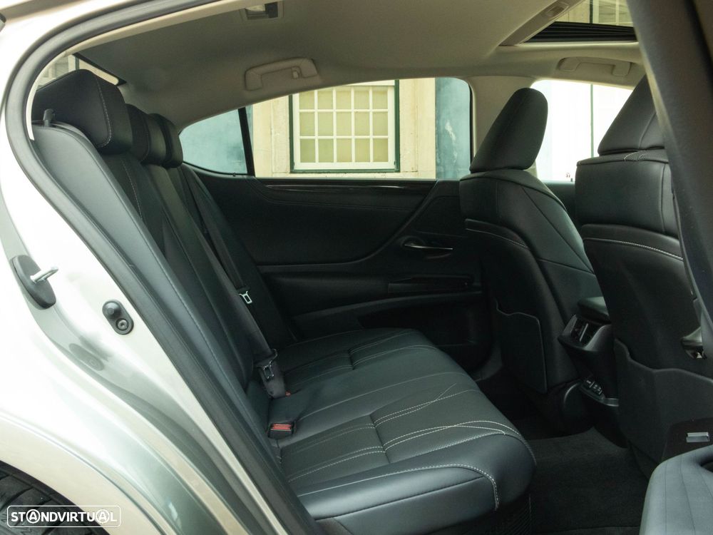 Lexus ES 300h Executive+ - 14